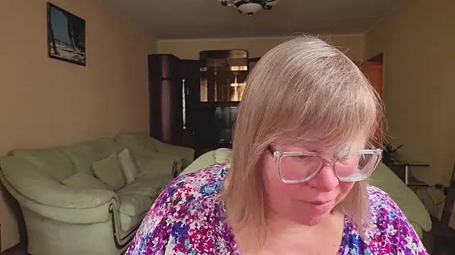 Snapshot of Emma_Eclipsee chatting on February 9, 7:34 am Emma Eclipsee online show from February 9, 7:34 am