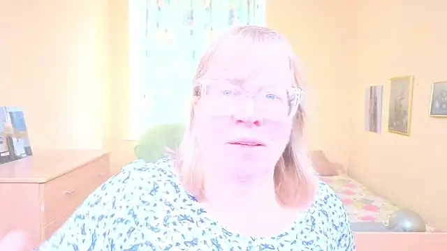 Snapshot of Emma_Eclipsee chatting on February 25, 10:14 am Emma Eclipsee online show from February 25, 10:14 am