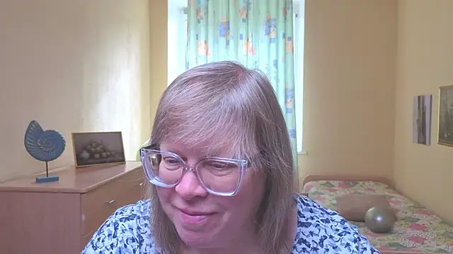 Snapshot of Emma_Eclipsee chatting on March 3, 10:32 am Emma Eclipsee online show from March 3, 10:32 am