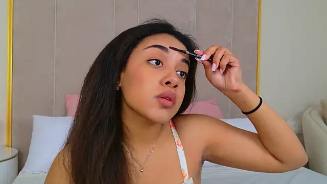 Snapshot of Luna_Cortier chatting on July 11, 5:21 am Luna Cortier online show from July 11, 5:21 am
