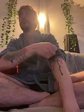 Snapshot of Piratee666 chatting on March 2, 11:33 pm Piratee666 online show from March 2, 11:33 pm