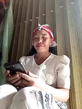Snapshot of lena-cute chatting on April 30, 6:20 am lena-cute online show from April 30, 6:20 am