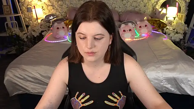 Snapshot of KristiFoxy chatting on May 12, 6:38 pm KristiFoxy online show from May 12, 6:38 pm