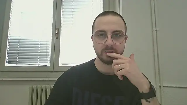 Snapshot of ItalianAlex chatting on March 20, 10:53 am ItalianAlex online show from March 20, 10:53 am