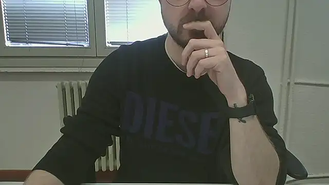 Snapshot of ItalianAlex chatting on March 27, 1:22 pm ItalianAlex online show from March 27, 1:22 pm