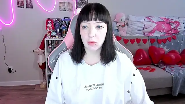 MollysLand online show from February 12, 9:26 am