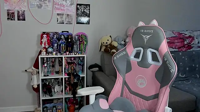 MollysLand online show from April 21, 11:16 am