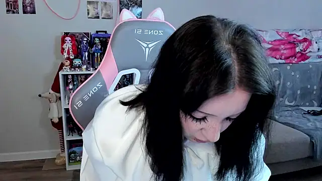 MollysLand online show from April 22, 10:17 am