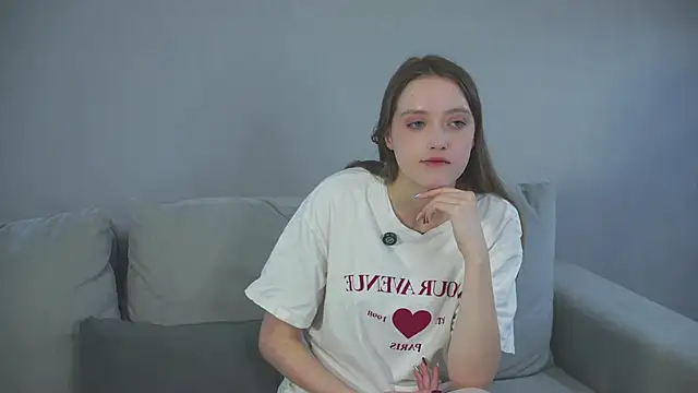 Snapshot of NenaWord chatting on February 3, 4:43 am NenaWord online show from February 3, 4:43 am