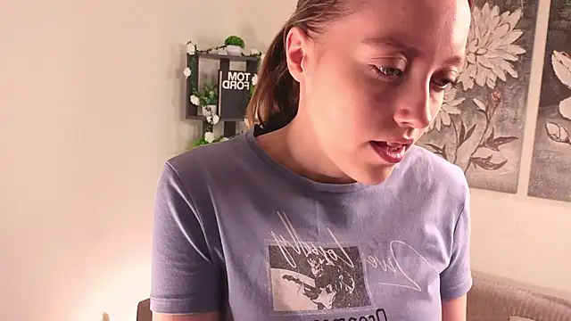 Snapshot of NenaWord chatting on February 11, 1:21 am NenaWord online show from February 11, 1:21 am