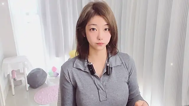 Snapshot of hotgirl0111 chatting on May 9, 7:35 am hotgirl0111 online show from May 9, 7:35 am
