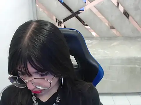 Snapshot of elizabeth_t_ chatting on February 5, 12:43 pm elizabeth t online show from February 5, 12:43 pm