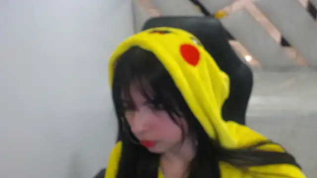 Snapshot of elizabeth_t_ chatting on February 21, 3:07 am elizabeth t online show from February 21, 3:07 am