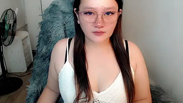 Snapshot of UrLovelyWetPussy chatting on March 3, 11:05 am UrLovelyWetPussy online show from March 3, 11:05 am