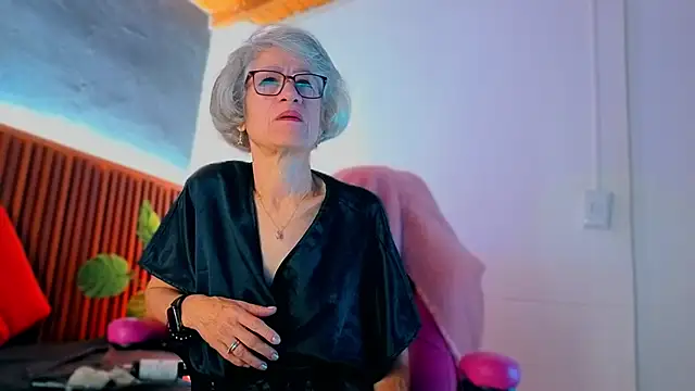 Snapshot of miss_monserrate01 chatting on February 5, 12:32 pm miss monserrate01 online show from February 5, 12:32 pm