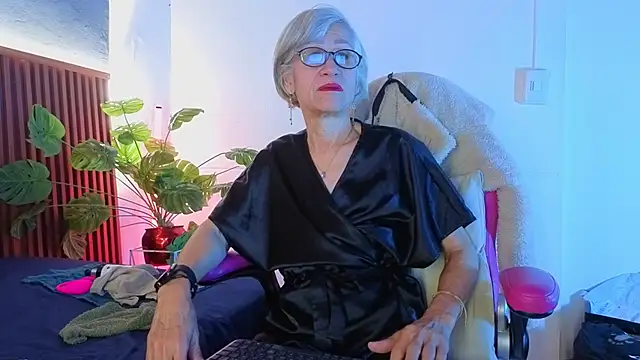 Snapshot of miss_monserrate01 chatting on February 13, 1:07 pm miss monserrate01 online show from February 13, 1:07 pm