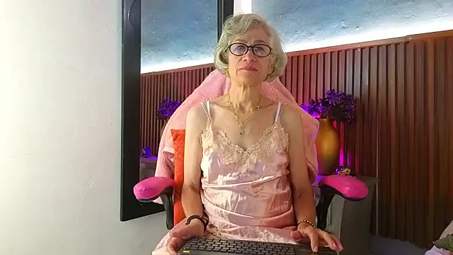 Snapshot of miss_monserrate01 chatting on February 26, 1:43 pm miss monserrate01 online show from February 26, 1:43 pm