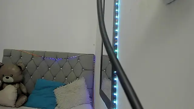 Snapshot of _1DERECK chatting on February 17, 8:44 am 1DERECK online show from February 17, 8:44 am