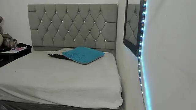 Snapshot of _1DERECK chatting on February 20, 9:43 am 1DERECK online show from February 20, 9:43 am