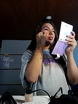 Snapshot of MeelFox chatting on February 6, 12:19 pm MeelFox online show from February 6, 12:19 pm