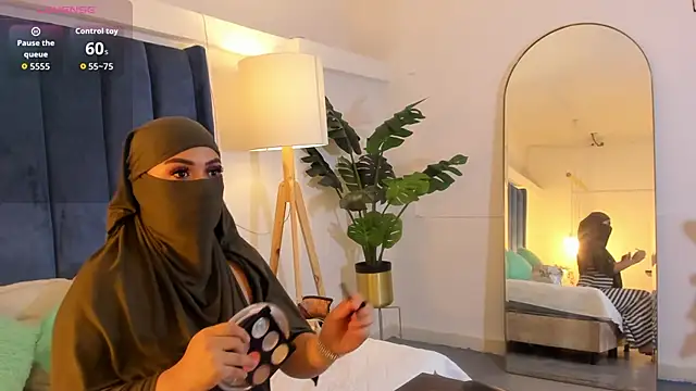 Snapshot of fatimarab__ chatting on February 27, 3:17 am fatimarab online show from February 27, 3:17 am