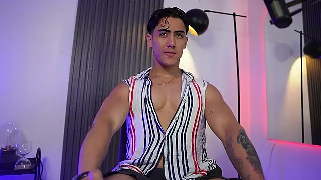 TaylerCross  online show from February 8, 7:17 pm