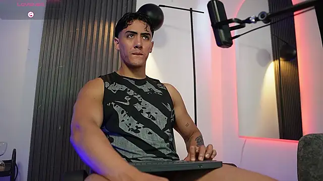 TaylerCross  online show from February 9, 6:01 pm