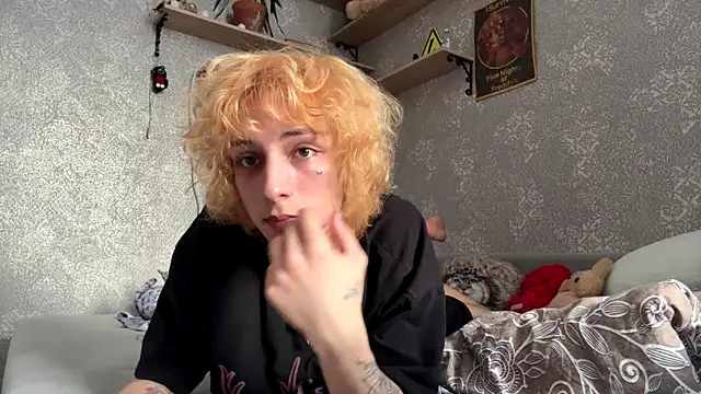 Snapshot of Fred_bucks chatting on February 24, 8:12 am Fred bucks online show from February 24, 8:12 am