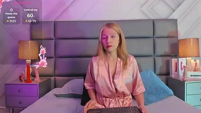 Snapshot of AlexaFoxx_ chatting on February 10, 12:53 pm AlexaFoxx online show from February 10, 12:53 pm