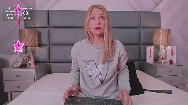 Snapshot of AlexaFoxx_ chatting on April 27, 12:36 pm AlexaFoxx online show from April 27, 12:36 pm