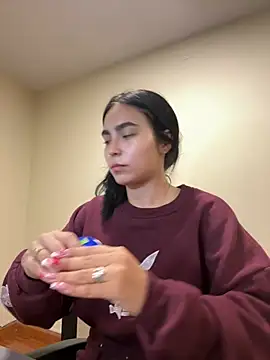 Sara Fernandez  online show from April 1, 2:03 pm