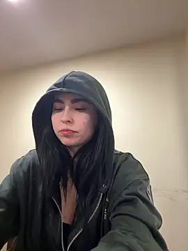 Sara Fernandez  online show from April 20, 1:58 pm