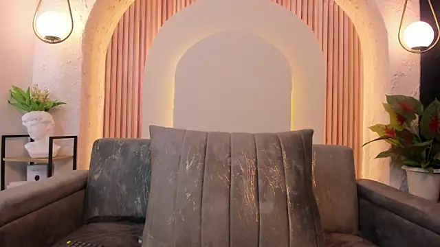 violet scott  online show from February 25, 10:03 am