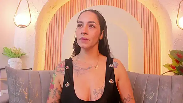 violet scott  online show from February 27, 10:26 am