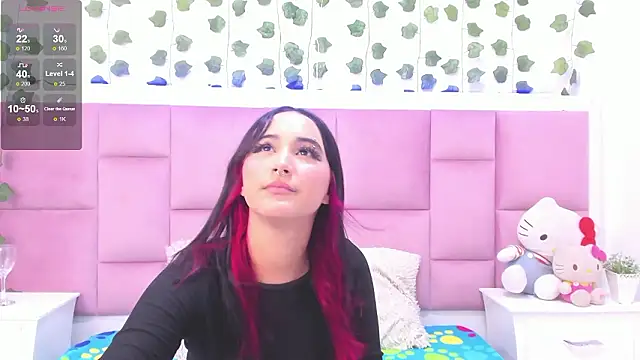 Snapshot of LeslieCute69 chatting on February 23, 7:22 pm LeslieCute69 online show from February 23, 7:22 pm