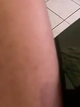 Snapshot of Kylxxx8 chatting on February 3, 2:53 am Kylxxx8 online show from February 3, 2:53 am