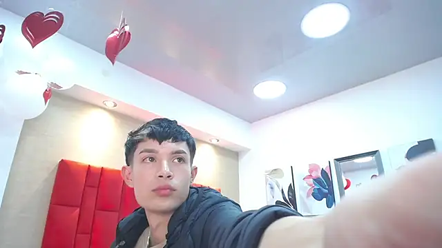 Snapshot of Skinny_Office chatting on March 3, 8:04 pm Skinny Office online show from March 3, 8:04 pm