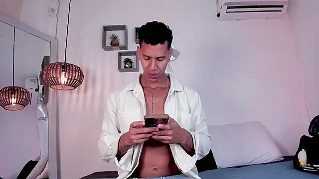 Snapshot of Royland_Vega chatting on February 12, 11:38 am Royland Vega online show from February 12, 11:38 am