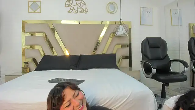 Snapshot of Goldentemptation_ chatting on April 26, 1:09 pm Goldentemptation online show from April 26, 1:09 pm