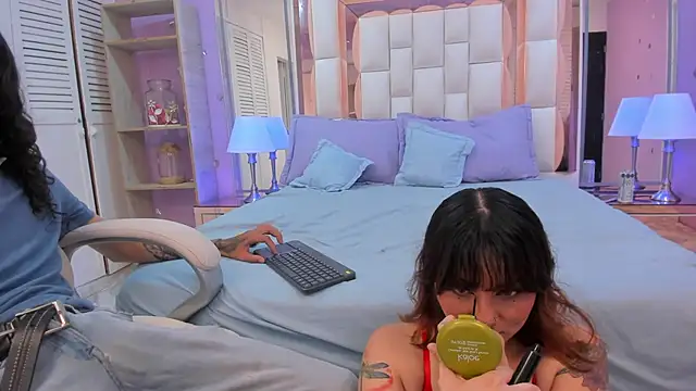 Snapshot of Goldentemptation_ chatting on May 9, 7:52 pm Goldentemptation online show from May 9, 7:52 pm