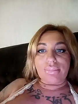 MiaMooly online show from April 3, 5:33 pm