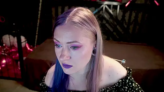 Snapshot of DramaQuenns chatting on February 17, 6:54 am DramaQuenns online show from February 17, 6:54 am