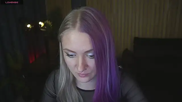 Snapshot of DramaQuenns chatting on February 27, 6:57 am DramaQuenns online show from February 27, 6:57 am