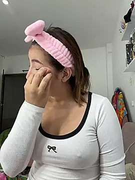 Snapshot of Arya___ chatting on March 3, 9:04 am Arya online show from March 3, 9:04 am