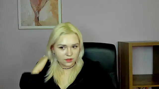 Snapshot of SweetLilyxo chatting on February 11, 2:44 pm SweetLilyxo online show from February 11, 2:44 pm