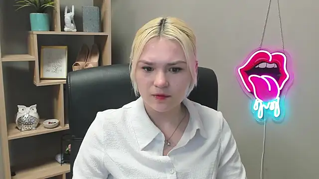 Snapshot of SweetLilyxo chatting on February 27, 2:39 pm SweetLilyxo online show from February 27, 2:39 pm