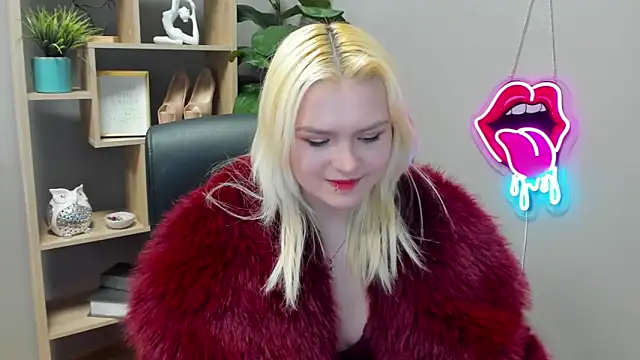 SweetLilyxo online show from April 1, 1:41 pm