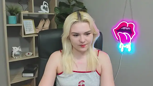 SweetLilyxo online show from April 11, 6:29 am