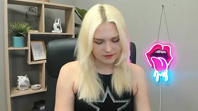 Snapshot of SweetLilyxo chatting on May 20, 6:41 am SweetLilyxo online show from May 20, 6:41 am