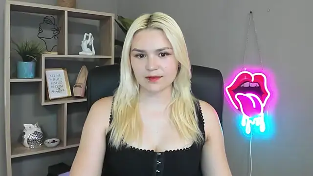 Snapshot of SweetLilyxo chatting on May 24, 1:27 pm SweetLilyxo online show from May 24, 1:27 pm